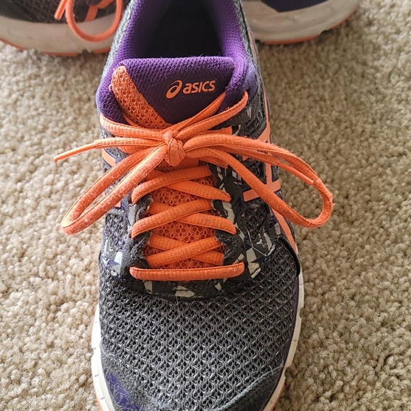 ASICS running shoes - Picture 3 of 3
